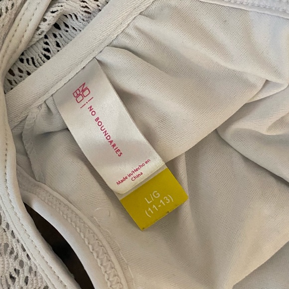 Juniors Women’s White Bathing Suit Top Tankini Bikini Large L Swimsuit - Picture 4 of 4